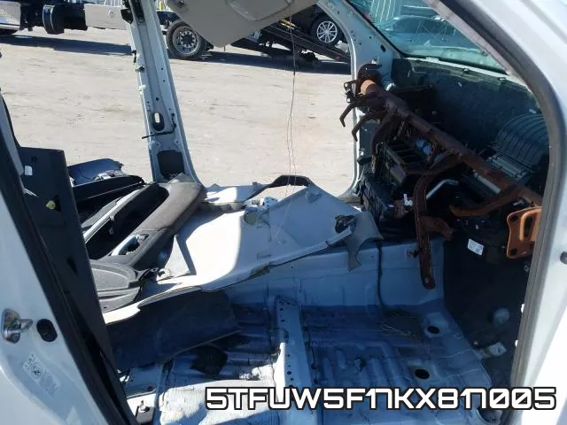5TFUW5F17KX817005 фото 6