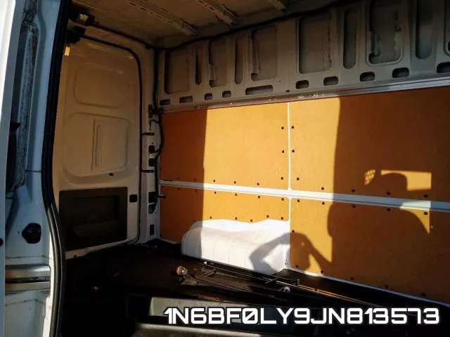 1N6BF0LY9JN813573 фото 7