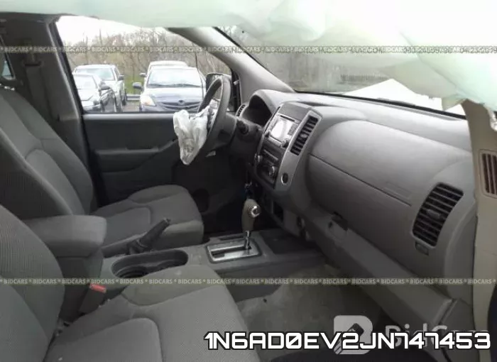 1N6AD0EV2JN747453 фото 6