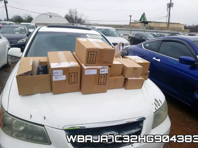 WBAJA7C32HG904383 фото 10