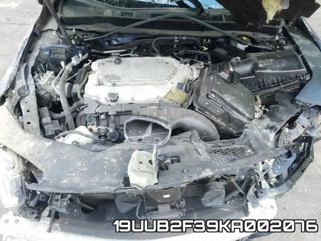 19UUB2F39KA002076 фото 8