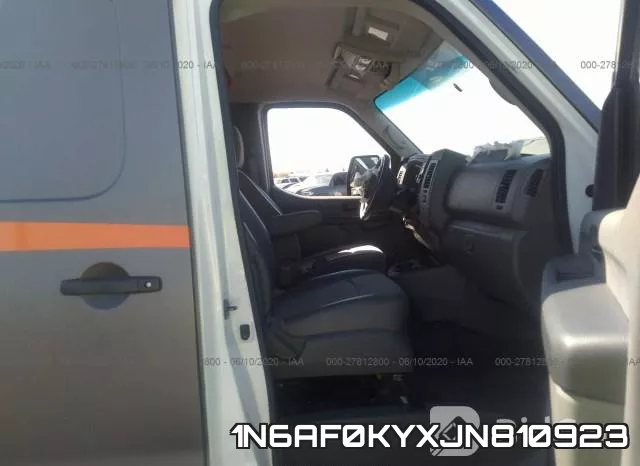1N6AF0KYXJN810923 фото 5