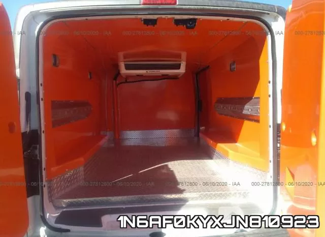 1N6AF0KYXJN810923 фото 8