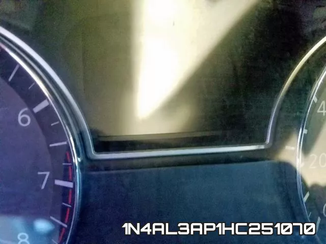 1N4AL3AP1HC251070 фото 9