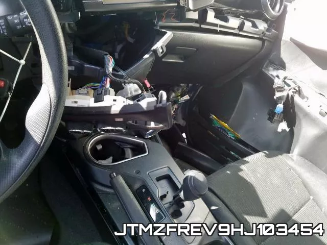 JTMZFREV9HJ103454 фото 10