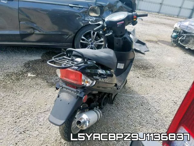 L5YACBPZ9J1136837 фото 5