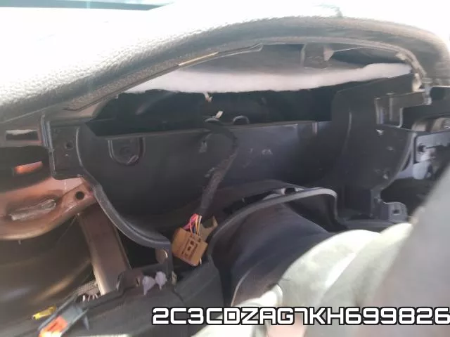 2C3CDZAG7KH699826 фото 9
