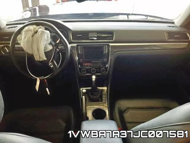 1VWBA7A37JC007581 фото 10