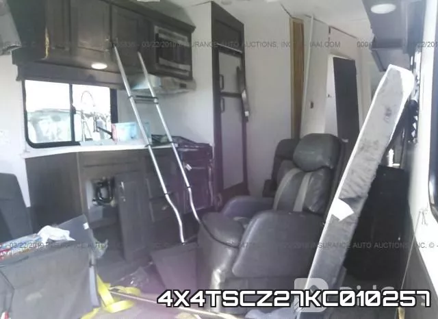 4X4TSCZ27KC010257 фото 8