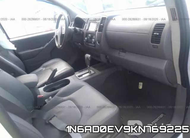 1N6AD0EV9KN769225 фото 6
