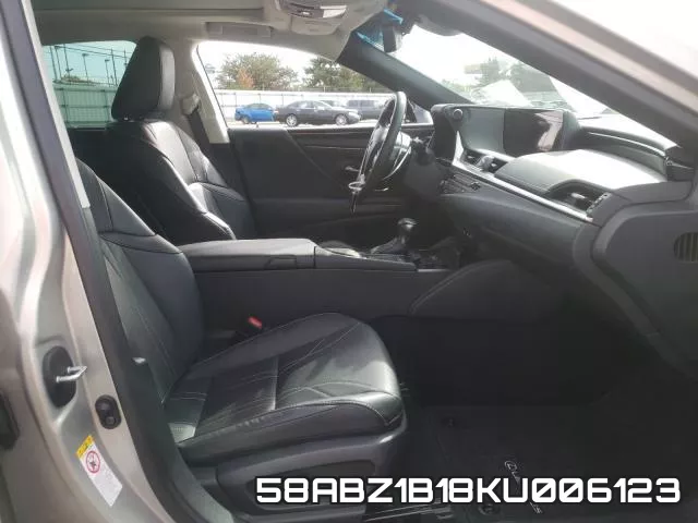 58ABZ1B18KU006123 фото 5