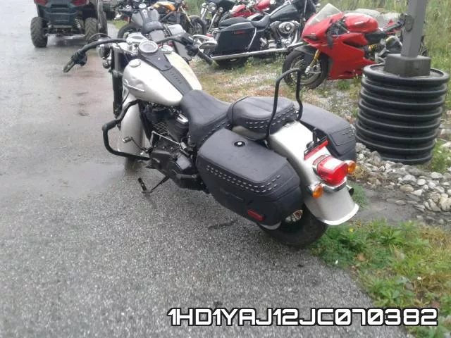 1HD1YAJ12JC070382 фото 4