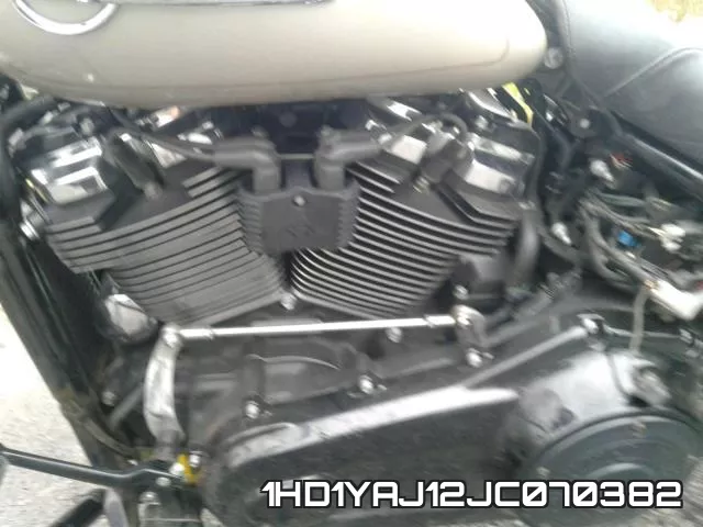 1HD1YAJ12JC070382 фото 8