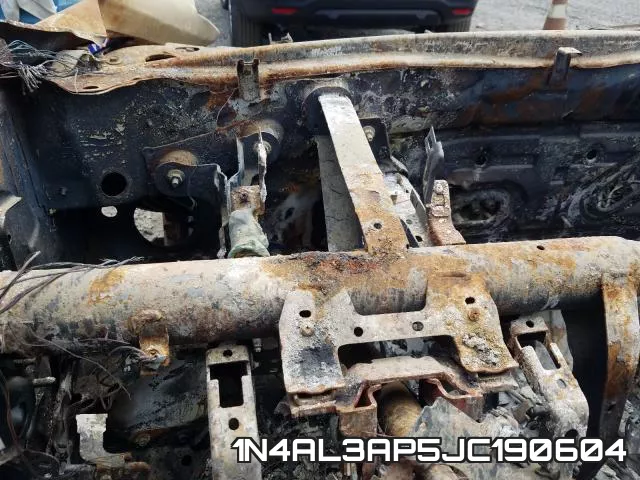 1N4AL3AP5JC190604 фото 9