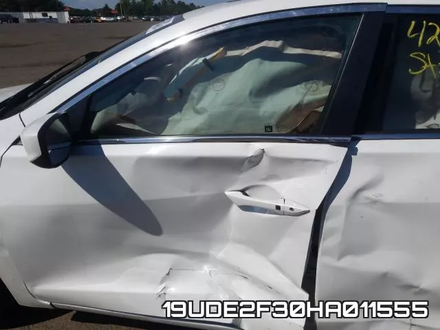 19UDE2F30HA011555 фото 9