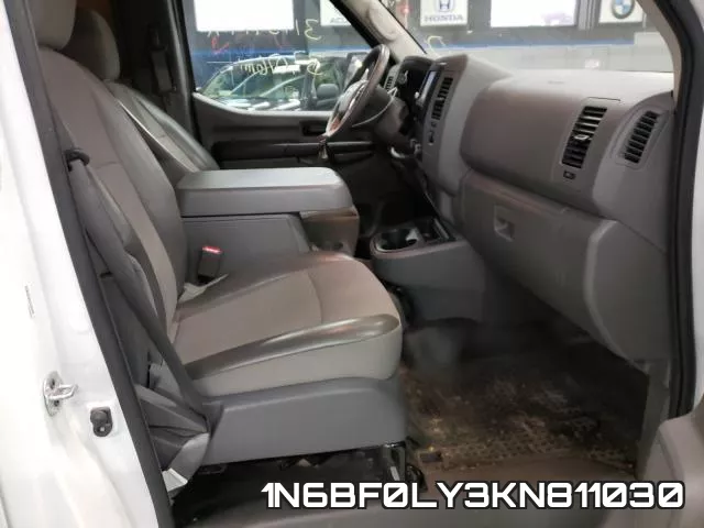 1N6BF0LY3KN811030 фото 6