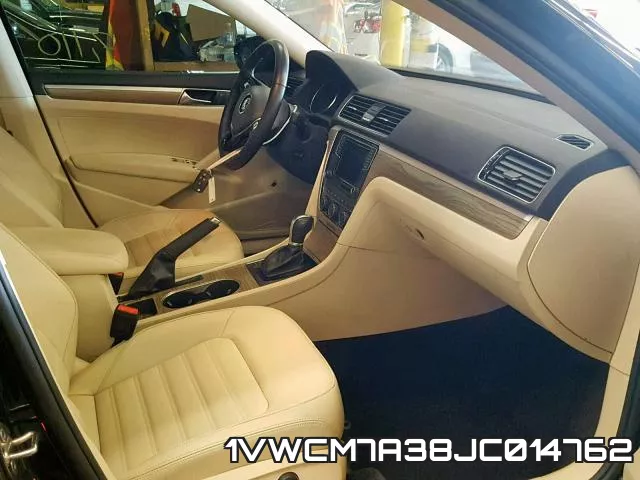 1VWCM7A38JC014762 фото 6