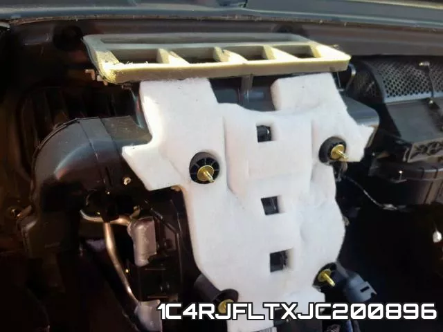 1C4RJFLTXJC200896 фото 10